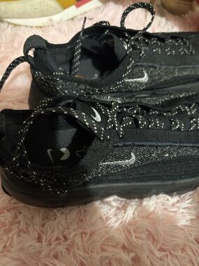 Nike Black Knit Sneakers with White Speckle Details